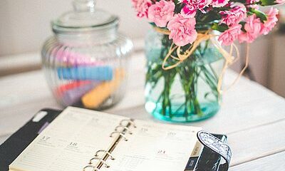 Terminkalender mit Blumen